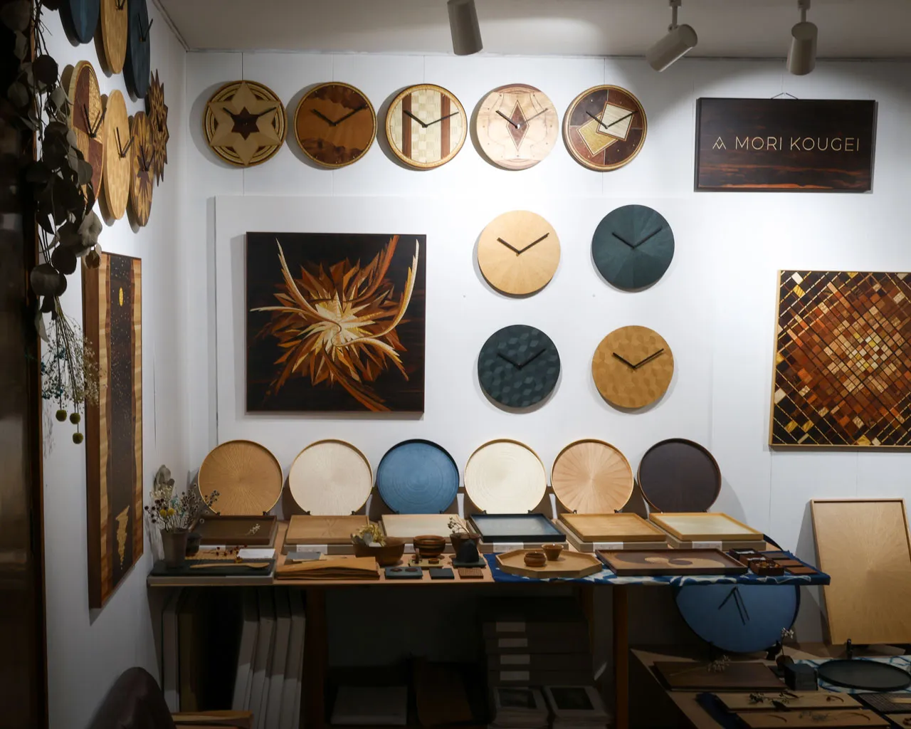 MORI KOUGEI製品展示 2階ギャラリー 木製時計コレクション