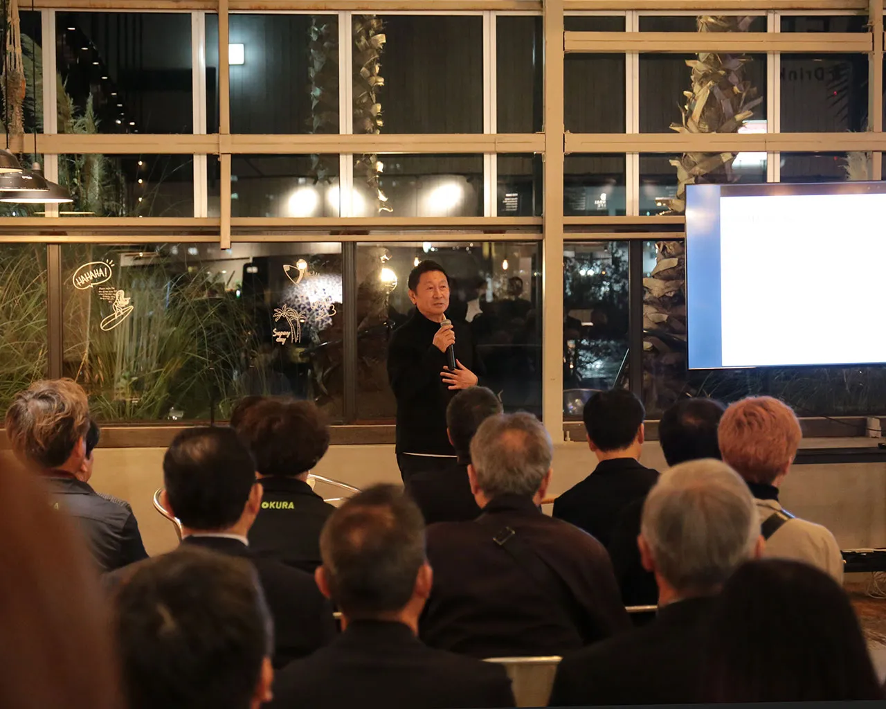 BANDAI CAFEで行われたセミナーの様子。多数の参加者が聴講